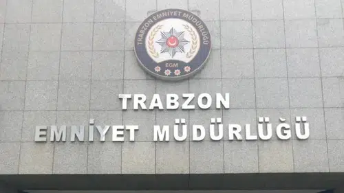 Trabzon'da terfi eden 40 emniyet mensubuna rütbeleri törenle takıldı