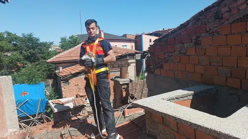 Kedi Yavrusu Havalandırma Boşluğuna Düştü