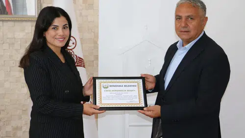 Emine Karataş Yıldız’a Fahri Hemşehrilik Beratı