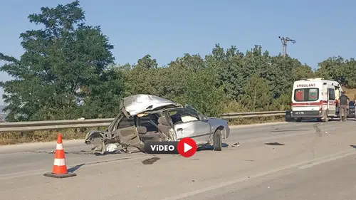 Yolcu Minibüsü ile Otomobil Çarpıştı: 11 Yaralı