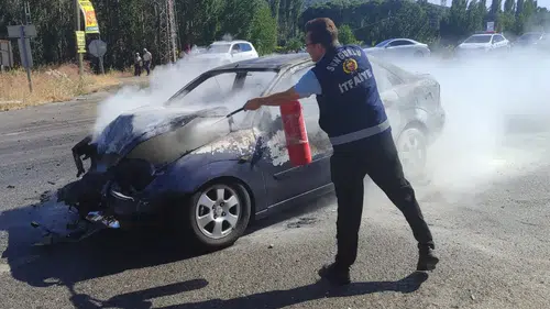 İki Otomobil Çarpıştı: Dört Yaralı