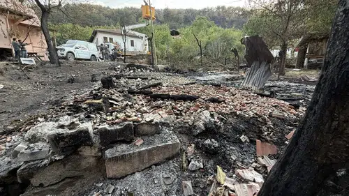 Karabük'teki orman yangınında evleri zarar gören ailelere konteyner evler teslim edildi