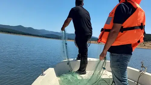 Seben Taşlıyayla Göleti'nde yasa dışı bırakılan ağ ele geçirildi