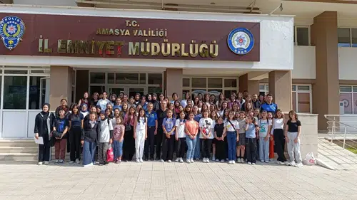 Amasya’da emniyetin projesiyle 80 kız öğrenci kampa uğurlandı
