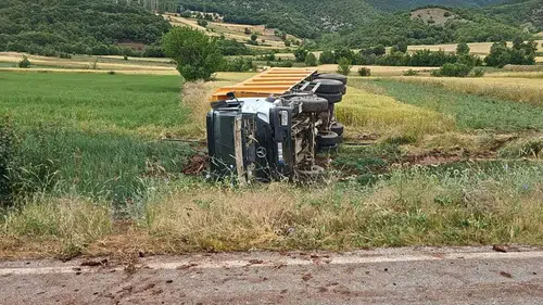 Tokat'ta devrilen kamyonun sürücüsü öldü