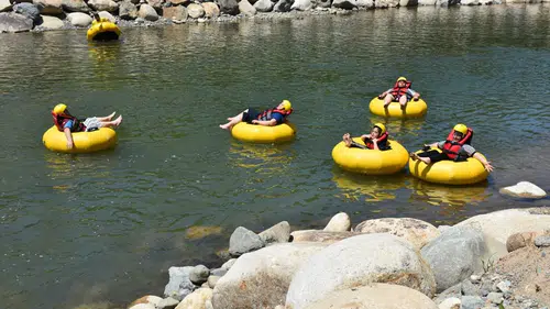 Trabzon'da özel bireyler "rafting tubing" heyecanı yaşadı