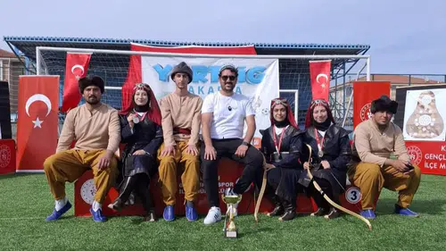 Ahlatcı, Geleneksel Türk Okçuluk Takımını Tebrik Etti