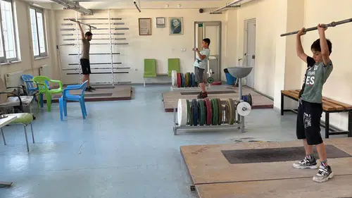 GSB Yaz Spor Okulları'nda Halter Antrenmanları Devam Ediyor