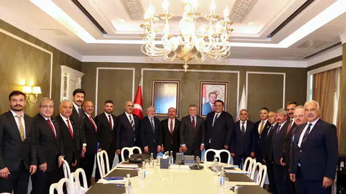Bayat’a Yüzme Havuzu ve Yeni Salonlar Yapılacak