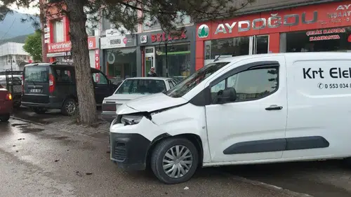 Karabük'te hafif ticari aracın çarptığı yaya yaralandı
