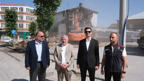 Yeni Meydan İçin Bir Yıkım Daha