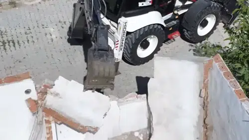Metruk Binaların Yıkımı Devam Ediyor