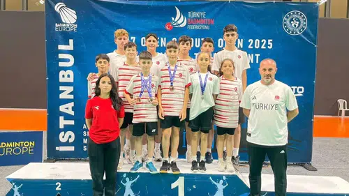 Çorum'un Badminton Takımı, İstanbul'da Düzenlenen Şampiyonada Madalya Kazandı!