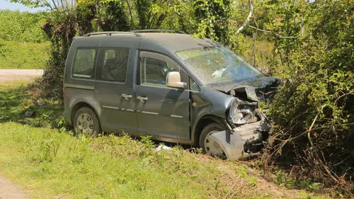 Samsun'da jandarma binasının bahçe duvarına çarpan otomobilin sürücüsü yaralandı
