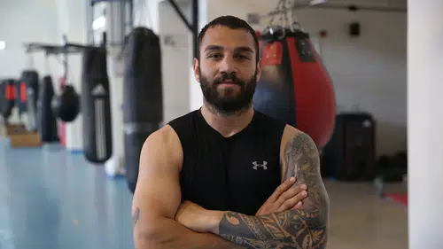 Samet Ersoy, dünya şampiyonluğu için yumruk sallıyor