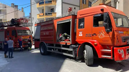 Zonguldak'ta bir apartmanın giriş katında meydana gelen patlamada hasar oluştu