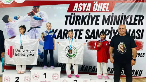 Minik Karatecilerden Türkiye Şampiyonasında Madalya Yağmuru