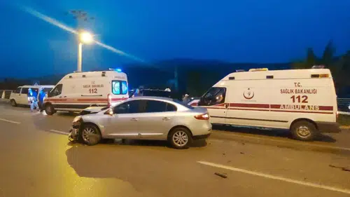 Karabük'te panelvan ile otomobilin çarpıştığı kazada 2 kişi yaralandı