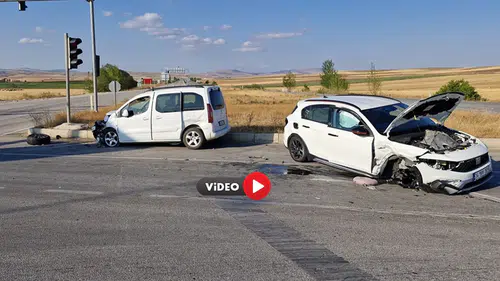 Ölüm Kavşağında Yine Kaza: 10 Yaralı