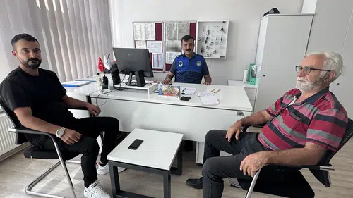 Yolda Bulduğu Altınları Sahibine Ulaştırdı