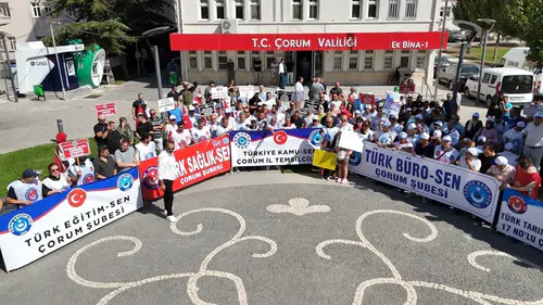 Çorum’da Memurlar İş Bıraktı