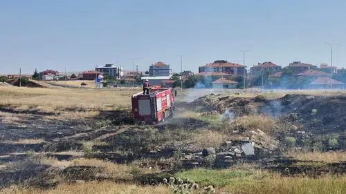 Hastane Yakınında Çıkan Yangın Korkuttu