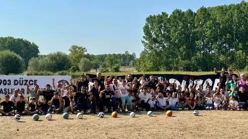 Düzce'de Beşiktaşlı taraftarlar köy okulunun ihtiyaçlarını karşıladı