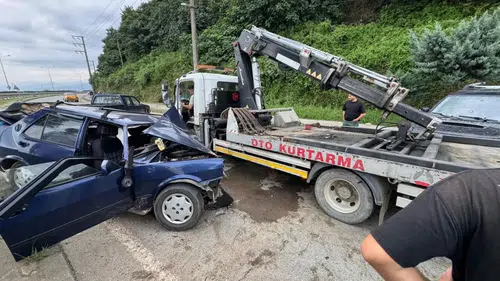 Rize'de otomobil ile pikabın çarpıştığı kazada 6 kişi yaralandı