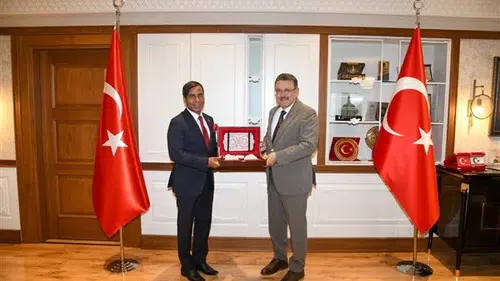 Bangladeş'in Ankara Büyükelçisi Haq, Trabzon Büyükşehir Belediyesi'ni ziyaret etti