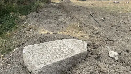 Kanal Çalışmasında Tarihi Mezar Taşı Bulundu