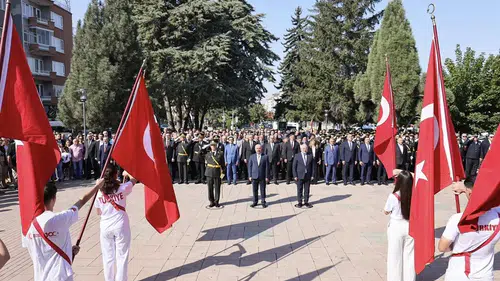 Ata’ya Saygı Çelengi