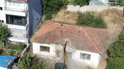 Alaca'da Tehlike Arz Eden Metruk Binalar Yıkılıyor
