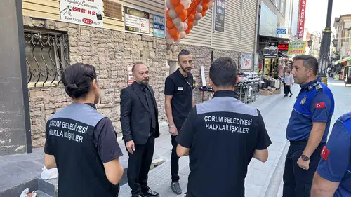 Belediye Ekipleri Esnafı Dinlemeye Devam Ediyor