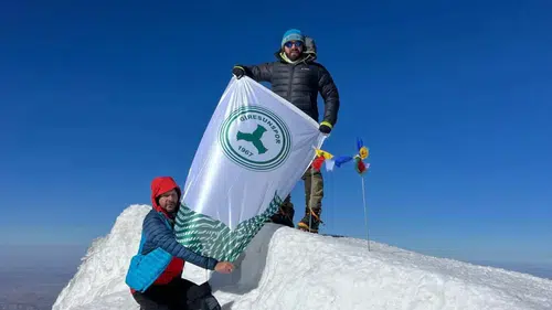 ATAK Doğa ve Arama Kurtarma Derneği üyeleri Ağrı Dağı'na tırmandı