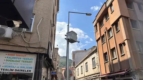 Ordu'da dolmuşun çarptığı sepetli vinçten düşen işçi yaralandı