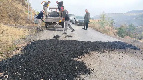 Oğuzlar’da Bozulan Yollar Asfalt Düzeltiliyor