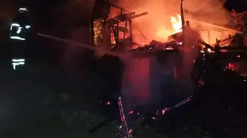 Ordu'da 2 katlı ahşap ev yandı
