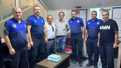 Esnaftan Zabıtalara Tatlılı Kutlama