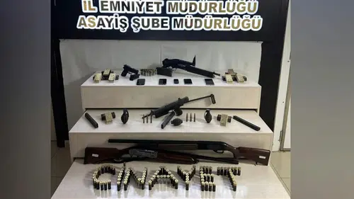 El Bombası ve Makineli Tüfek Ele Geçirildi