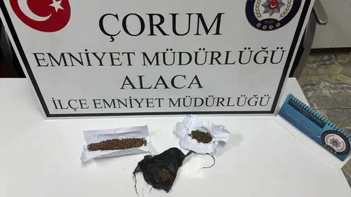 Polisi Görünce Aracın Camından Dışarı Attılar