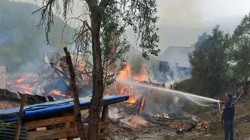 Kastamonu'da çıkan yangında 2 ev ile 2 samanlık zarar gördü