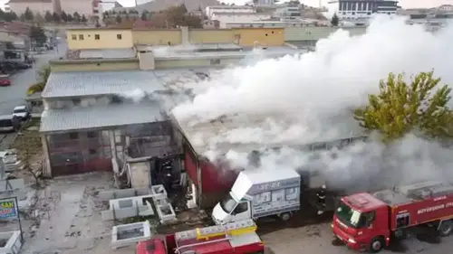 Beyşehir’de mobilya imalathanesinde yangın paniği