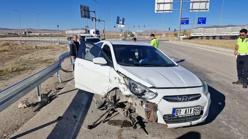Otomobil ile TIR Çarpıştı: 4 Yaralı