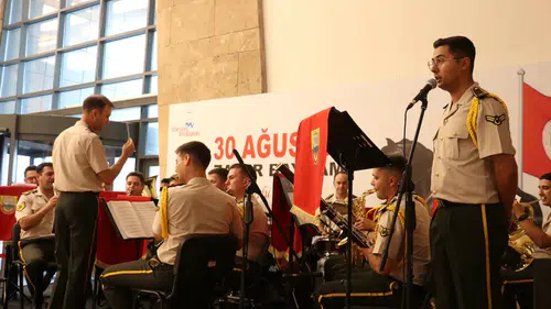 Trabzon'da askeri bando Zafer Bayramı konseri verdi