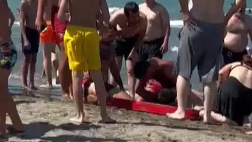Samsun'da denizde boğulma tehlikesi geçiren kişi hastaneye kaldırıldı