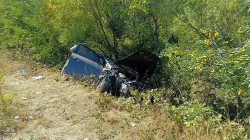 Karabük'te şarampole devrilen otomobildeki 1 kişi yaralandı