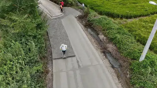 Samsun'da kırsalda kalıcı beton yol çalışmaları sürüyor