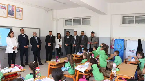 Miniklerin Yüzlerini Güldüren Armağan