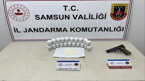 Samsun'da 1317 sentetik ecza hapı ele geçirildi