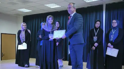 Ladik'te kız Kur'an kursu öğrencisi hafızlık yarışmasında birinci oldu